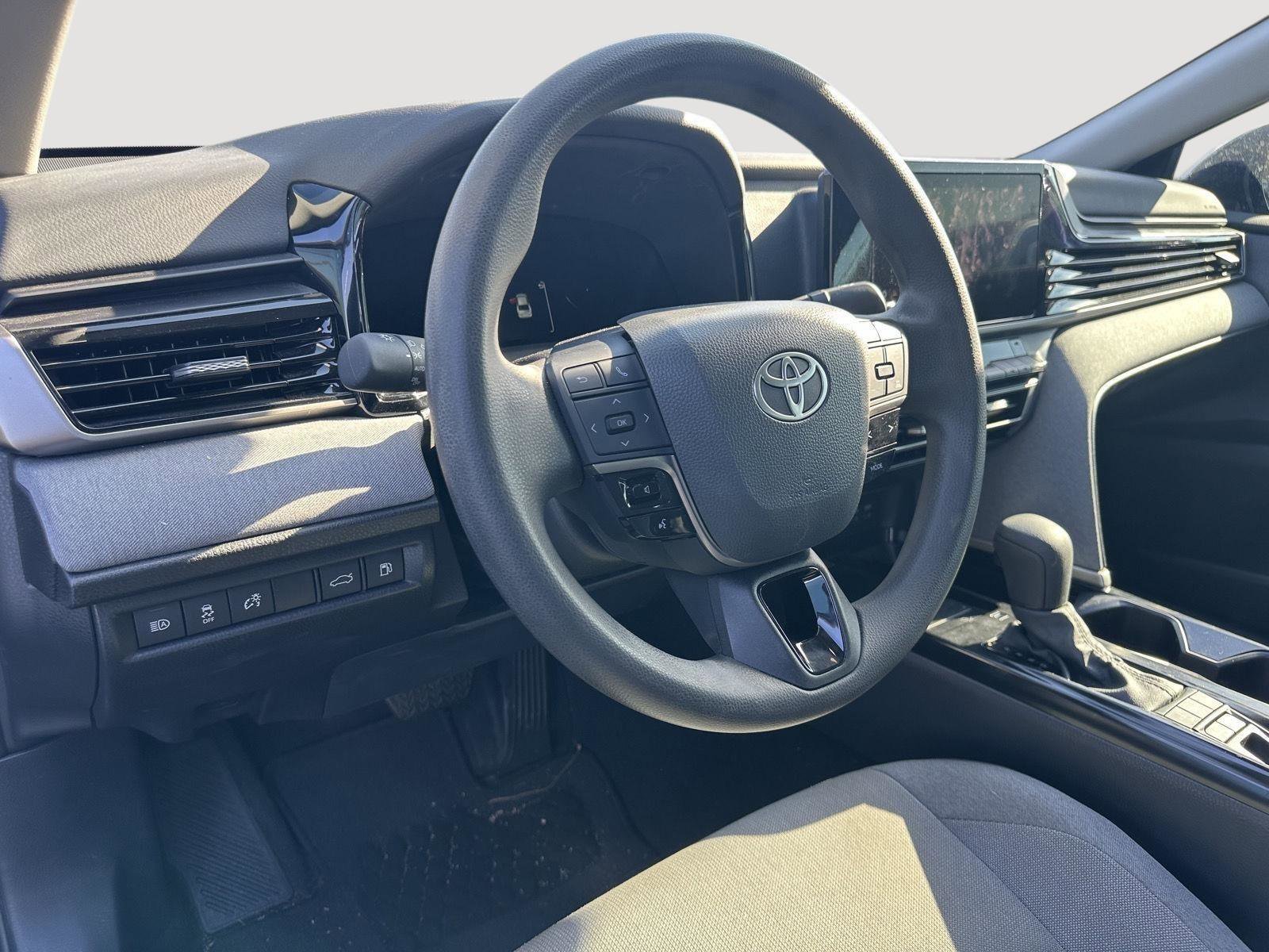 Used 2025 Toyota Camry LE w/ Convenience Package image 11