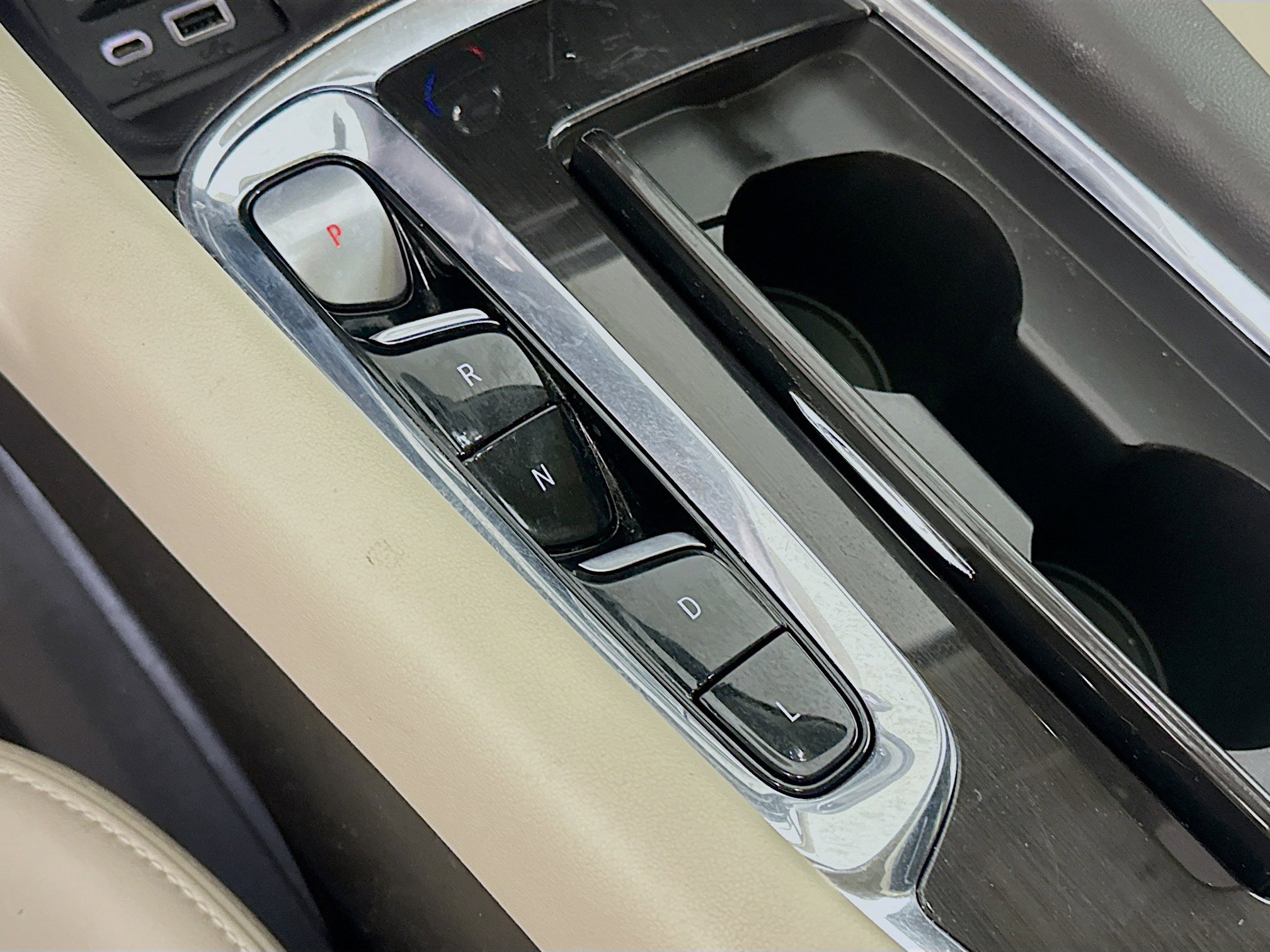 Used 2024 Buick Enclave Essence w/ Technology Package image 24