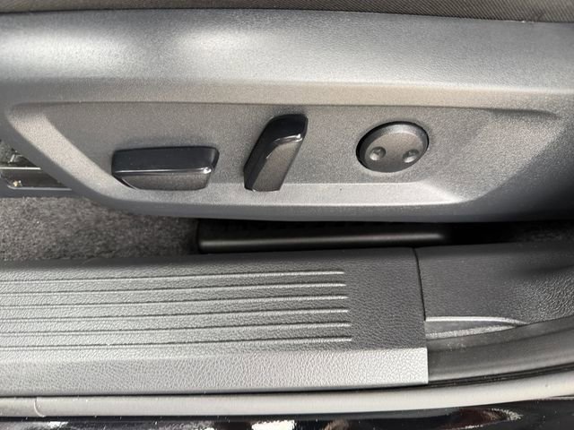 Used 2023 Nissan Rogue SV image 16