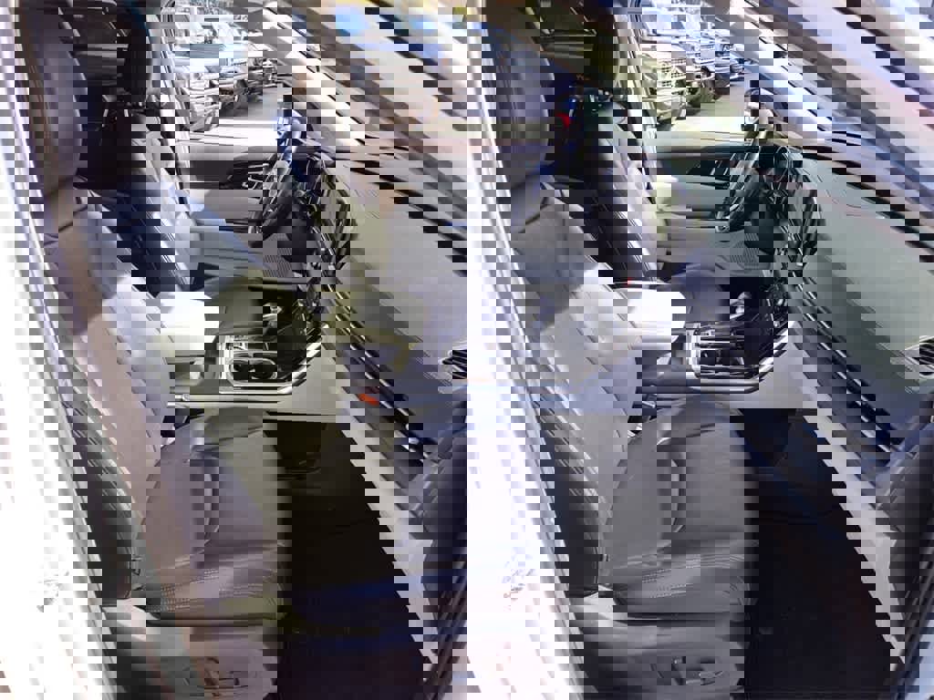 Used 2022 Kia Carnival SX image 16