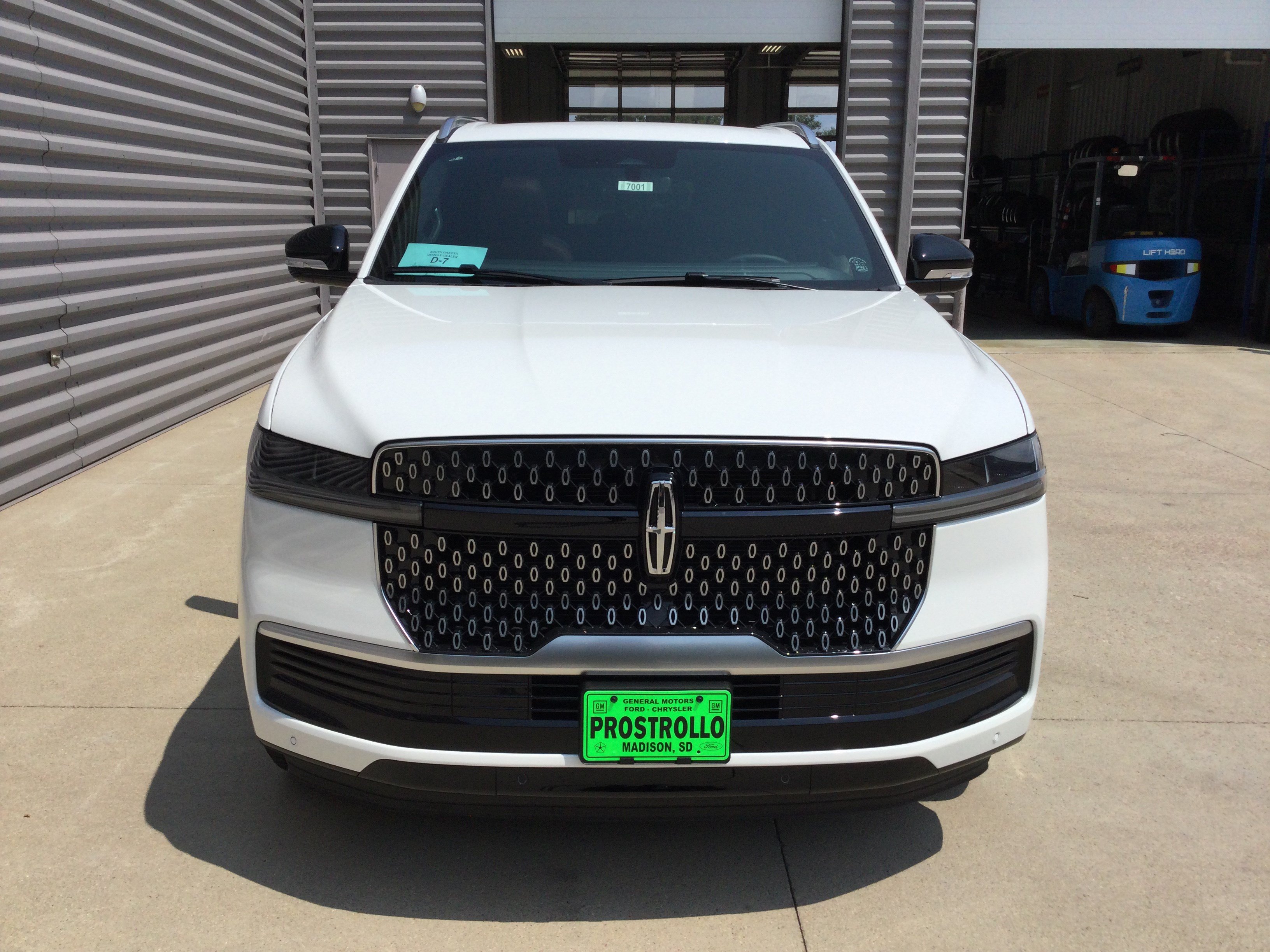 New 2027 Lincoln Navigator L Reserve AWD/4WD image 3