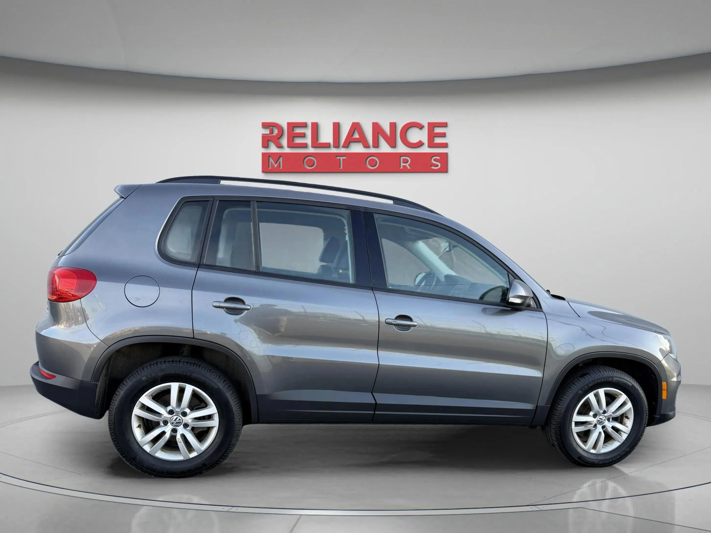 Used 2017 Volkswagen Tiguan S image 7