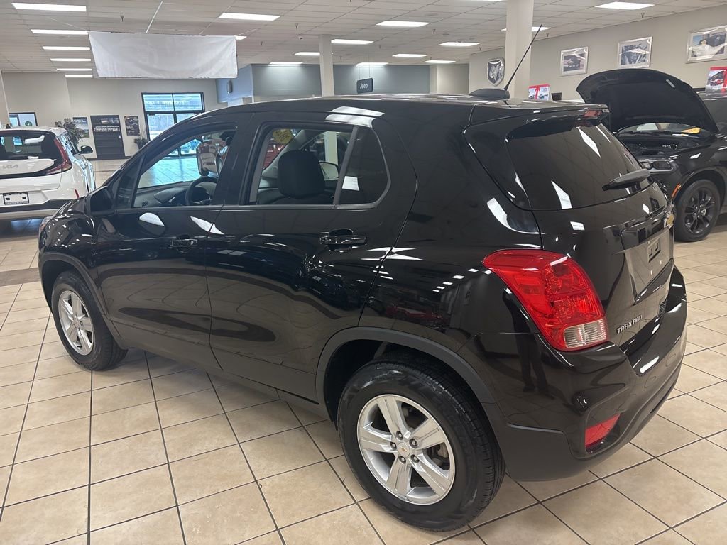 Used 2022 Chevrolet Trax LS w/ Tint and Cruise Package image 4