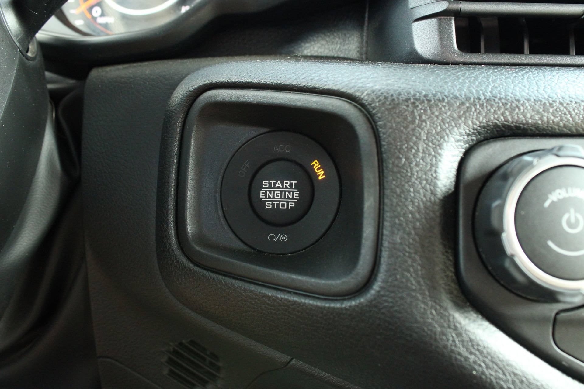 Used 2025 Jeep Wrangler Unlimited Sport AWD/4WD image 33