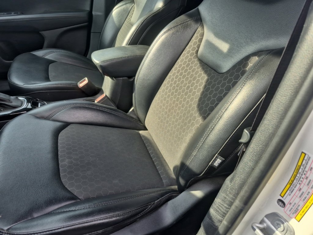 Used 2019 Jeep Compass Latitude AWD/4WD image 11