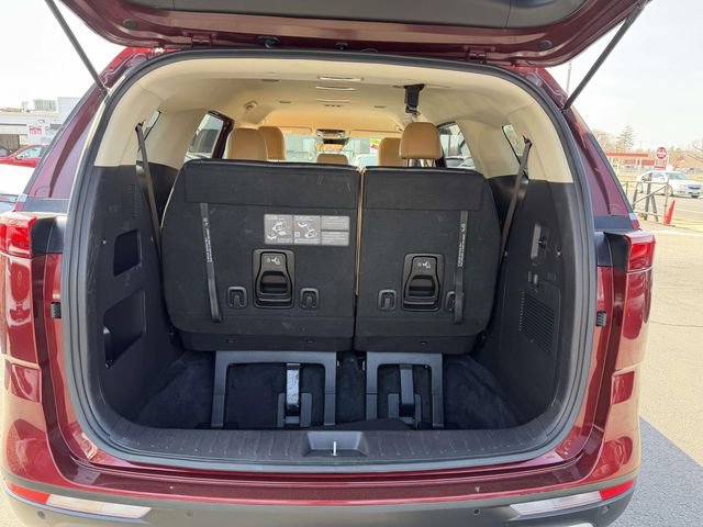 Used 2024 Kia Carnival LX FWD image 7