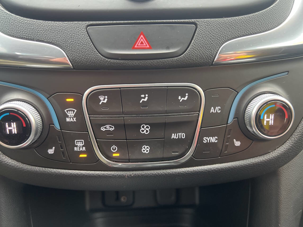 Used 2018 Chevrolet Equinox LT image 26