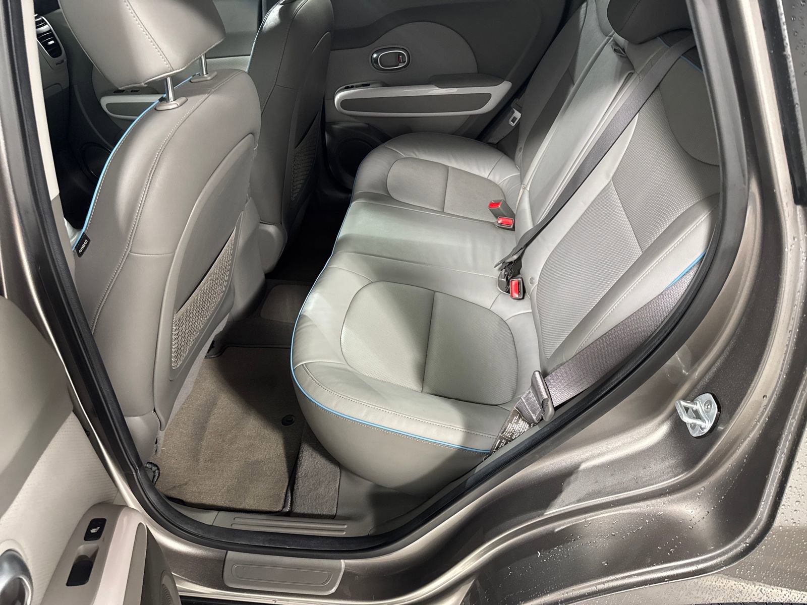 Used 2018 Kia Soul EV + FWD image 5