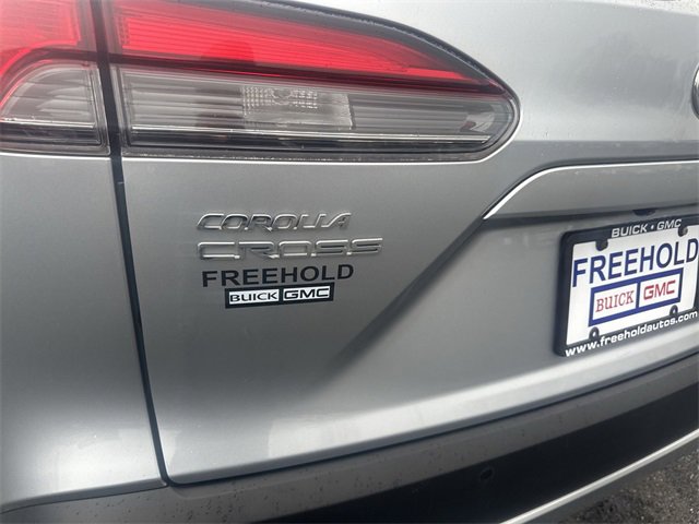 Used 2022 Toyota Corolla Cross XLE image 25