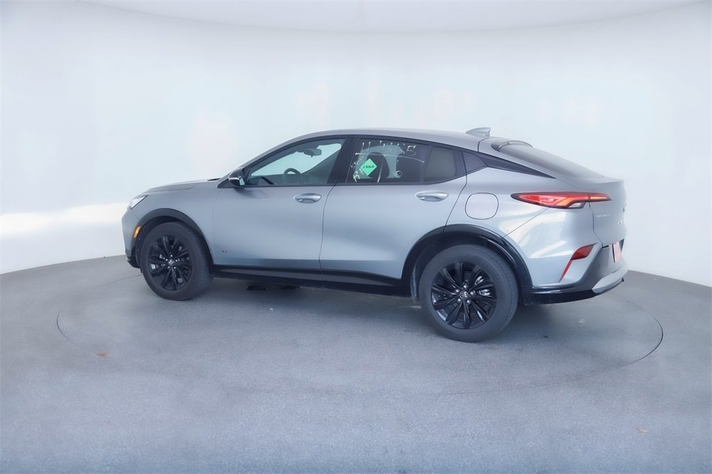 Used 2025 Buick Envista Sport Touring image 3