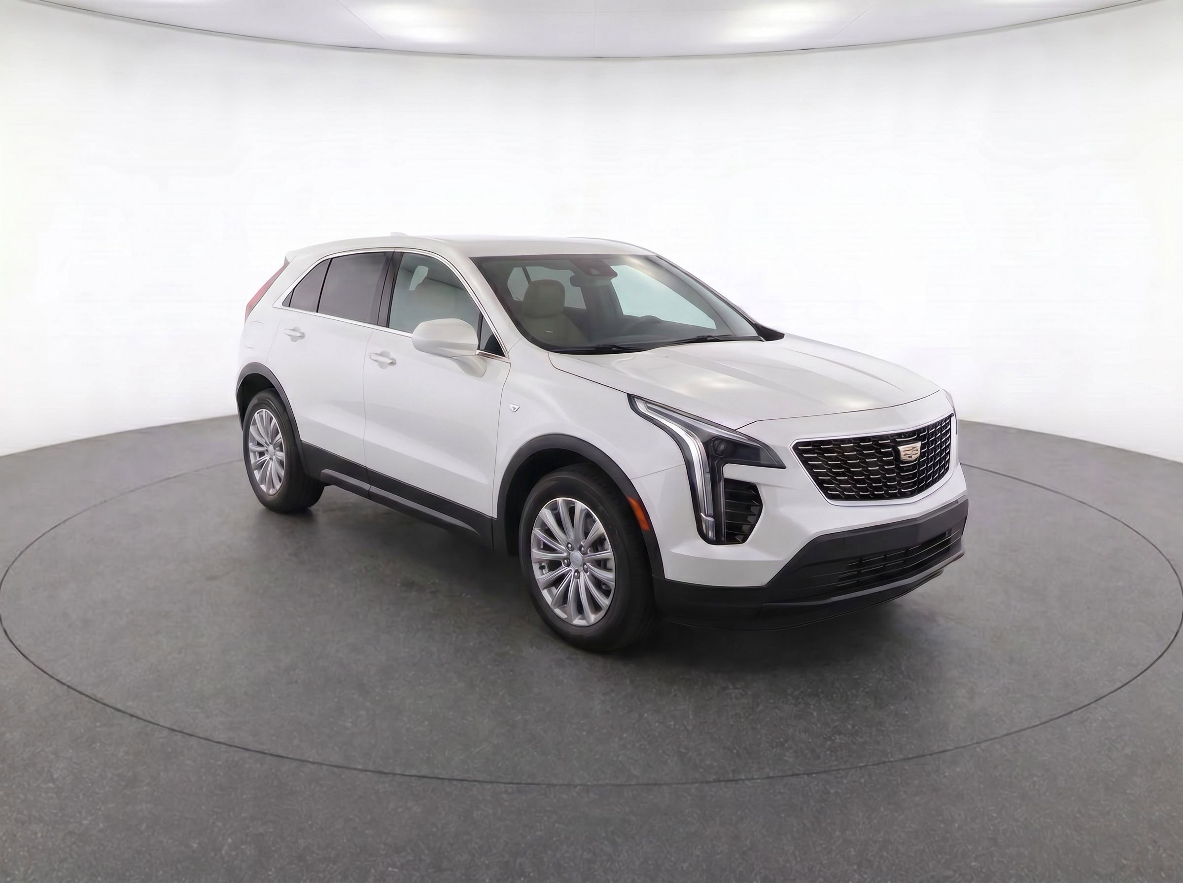Certified 2024 Cadillac XT4 Luxury w/ Cold Weather Package FWD image 2