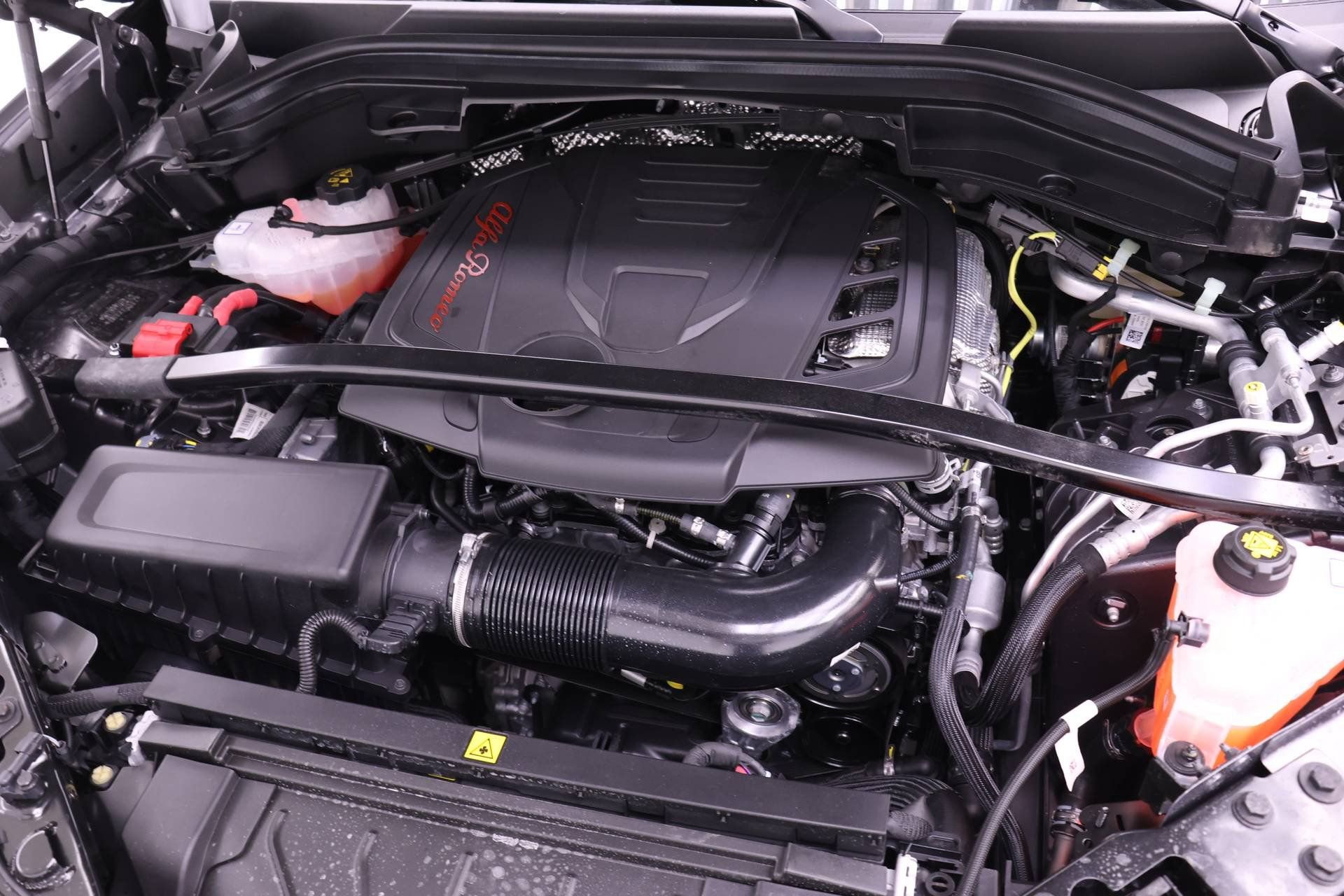 New 2026 Alfa Romeo Stelvio Sprint w/ Convenience Package image 18