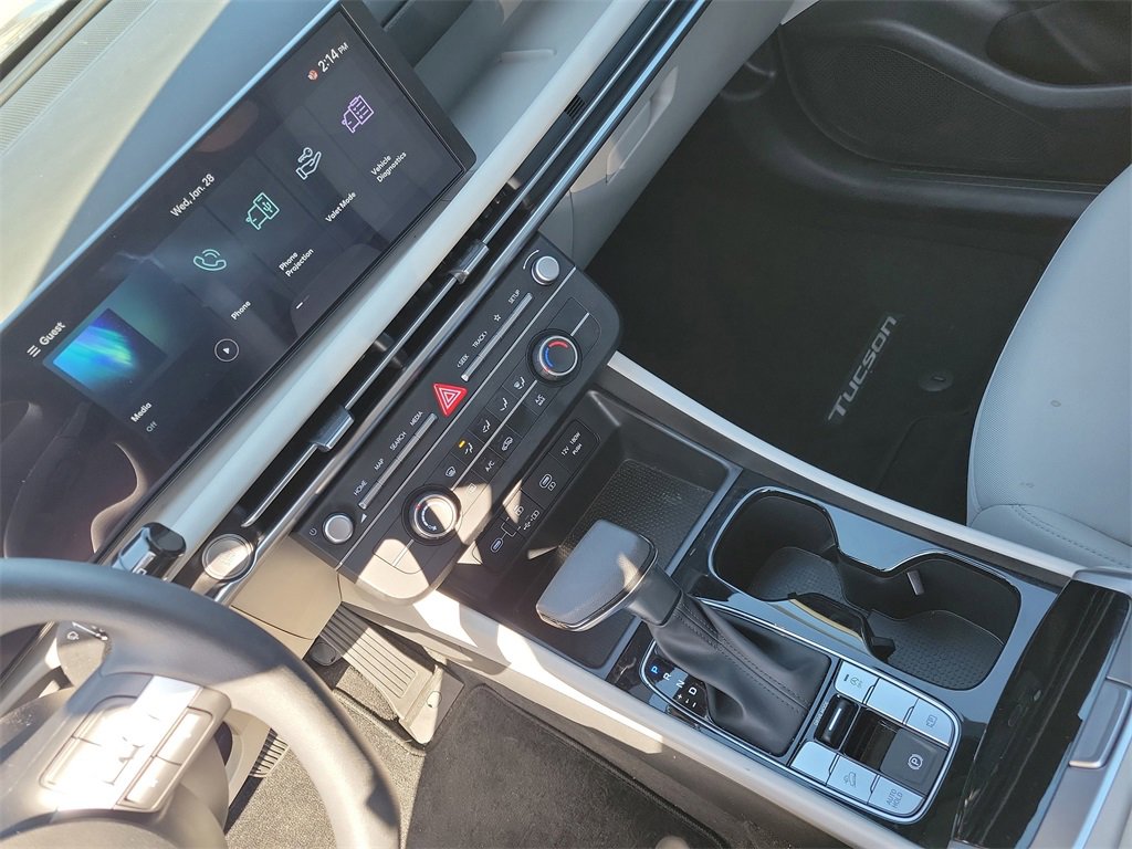 Certified 2025 Hyundai Tucson SE image 32