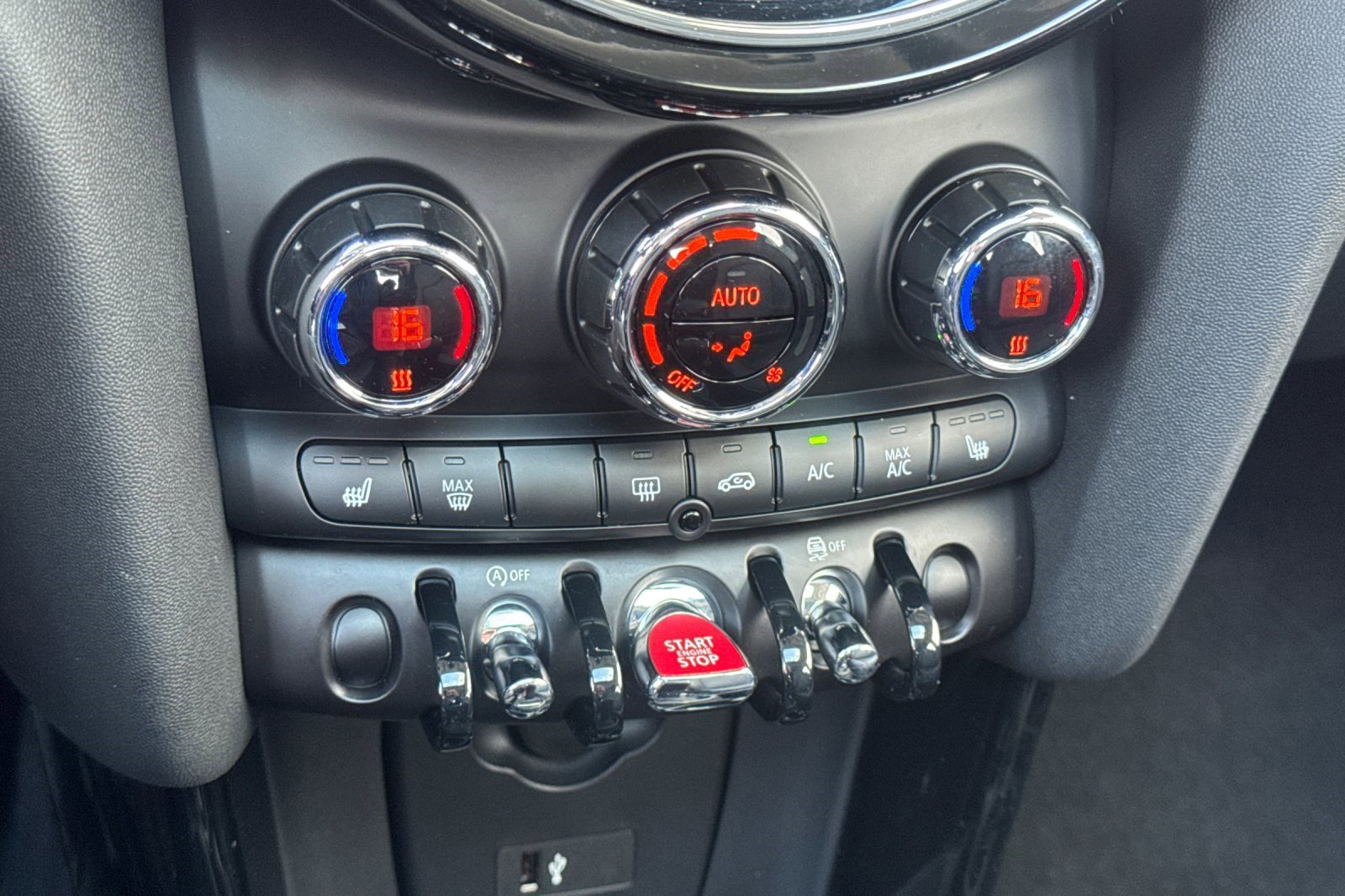 Used 2023 MINI Cooper 4-Door Hardtop image 20