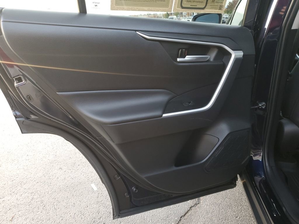 Used 2023 Toyota RAV4 XLE Premium image 34