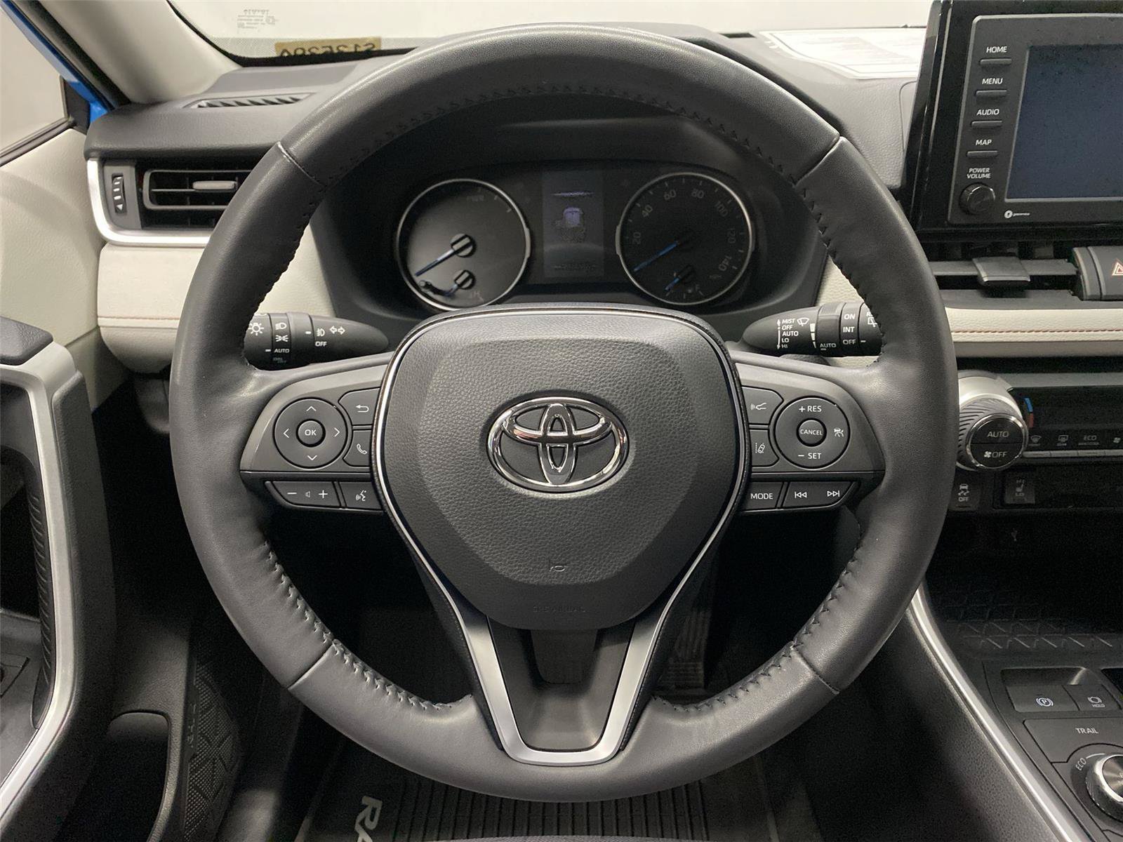 Used 2020 Toyota RAV4 XLE w/ XLE Grade Weather Package AWD/4WD image 15