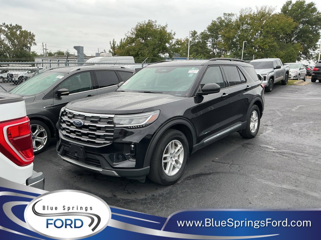 Used 2025 Ford Explorer Active w/ Active Comfort Package RWD image 1