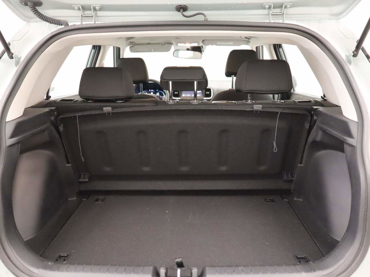 Used 2025 Hyundai Venue SE image 18