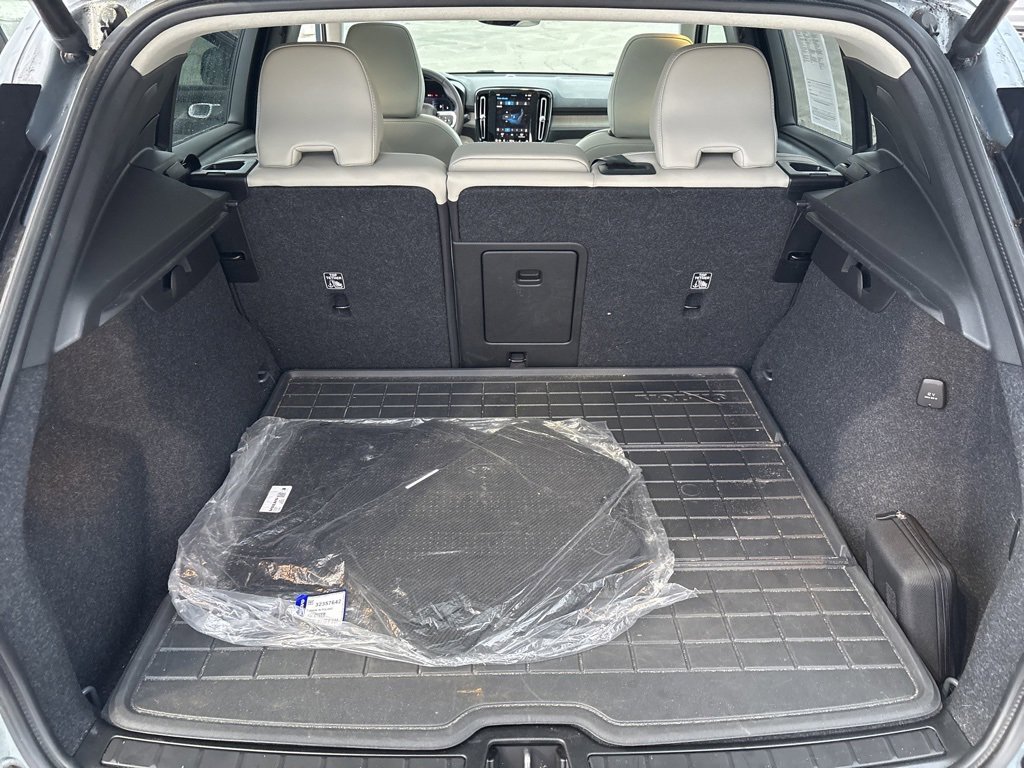 Certified 2023 Volvo XC40 B5 Plus w/ Protection Package Premier image 38
