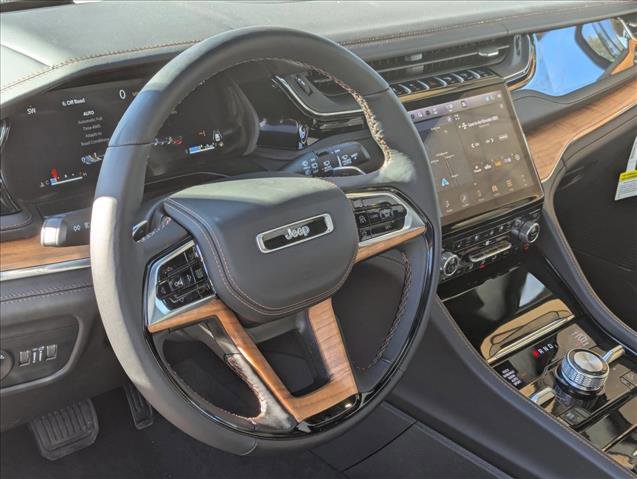 New 2025 Jeep Grand Cherokee Summit image 3