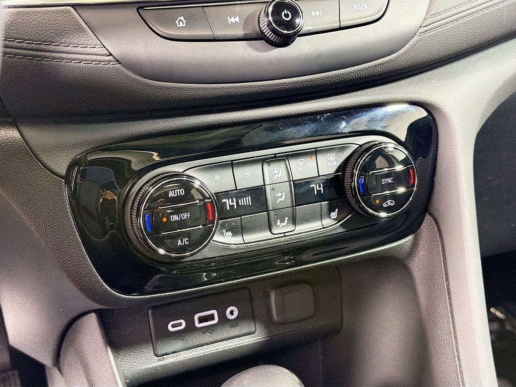 Used 2023 Buick Encore GX Essence w/ Experience Buick Package FWD image 17