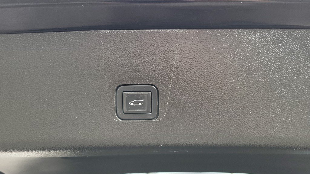 Used 2021 Chevrolet Traverse LT FWD image 11