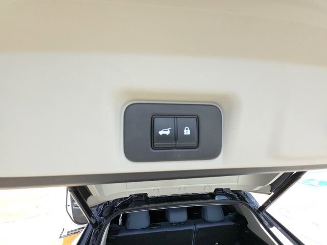 Used 2024 Nissan Ariya AWD image 28