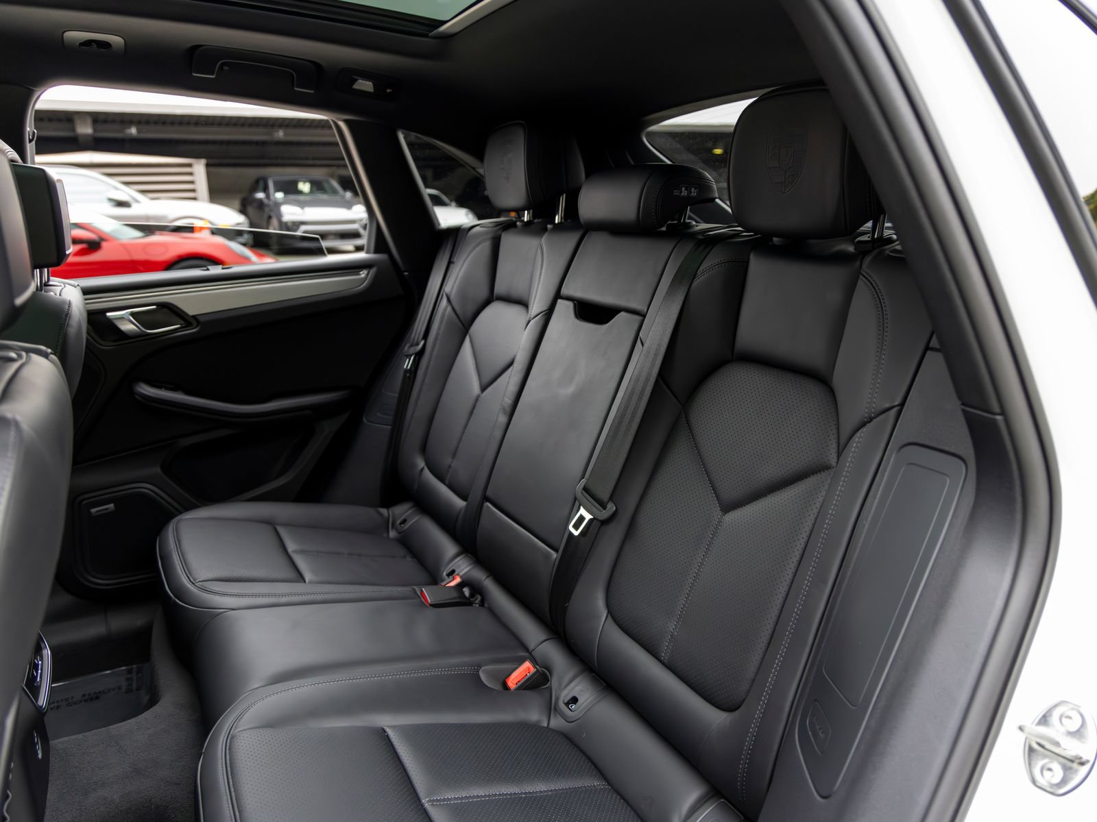 Certified 2026 Porsche Macan AWD/4WD image 48