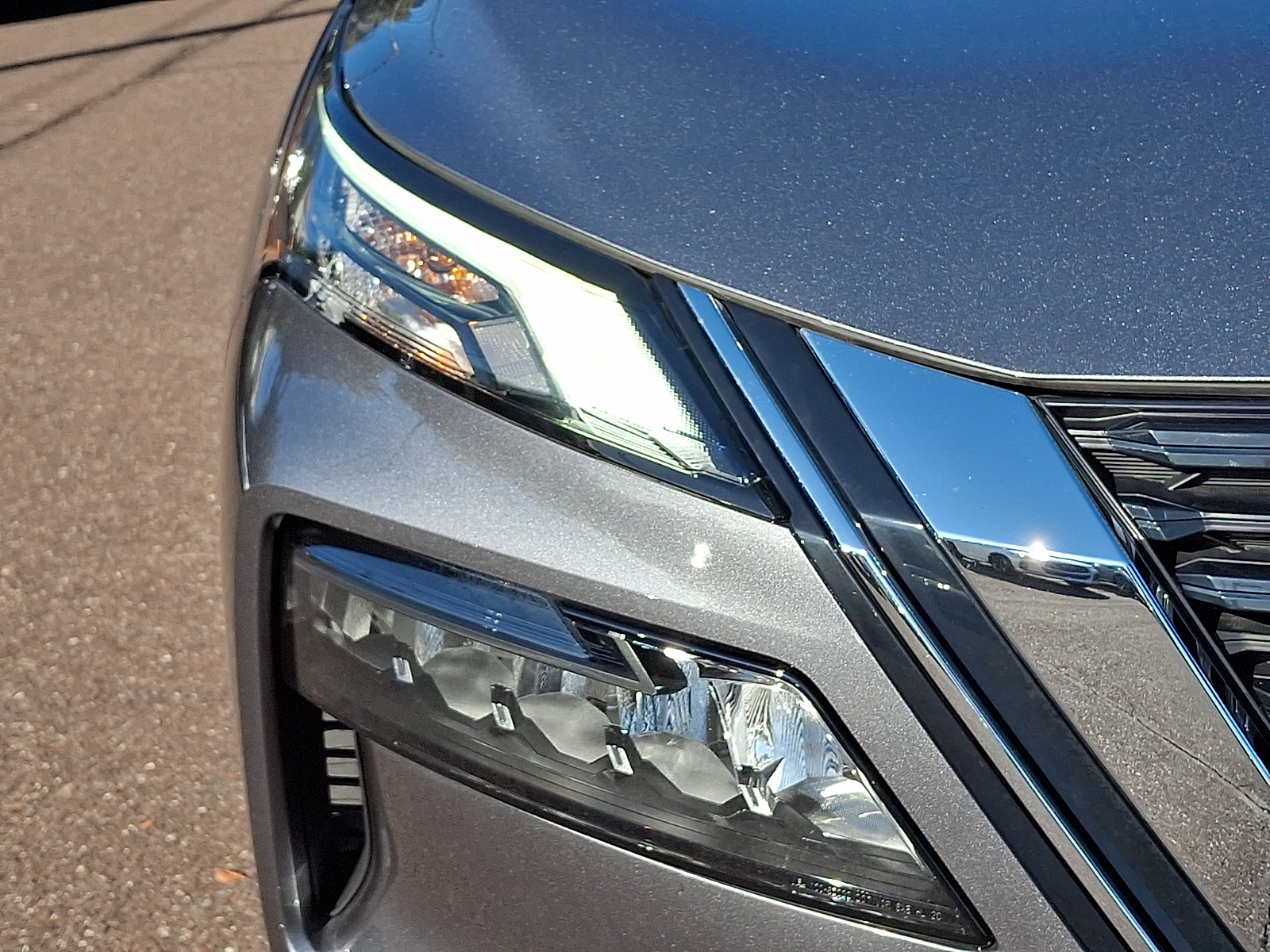 Used 2023 Nissan Rogue S AWD/4WD image 11