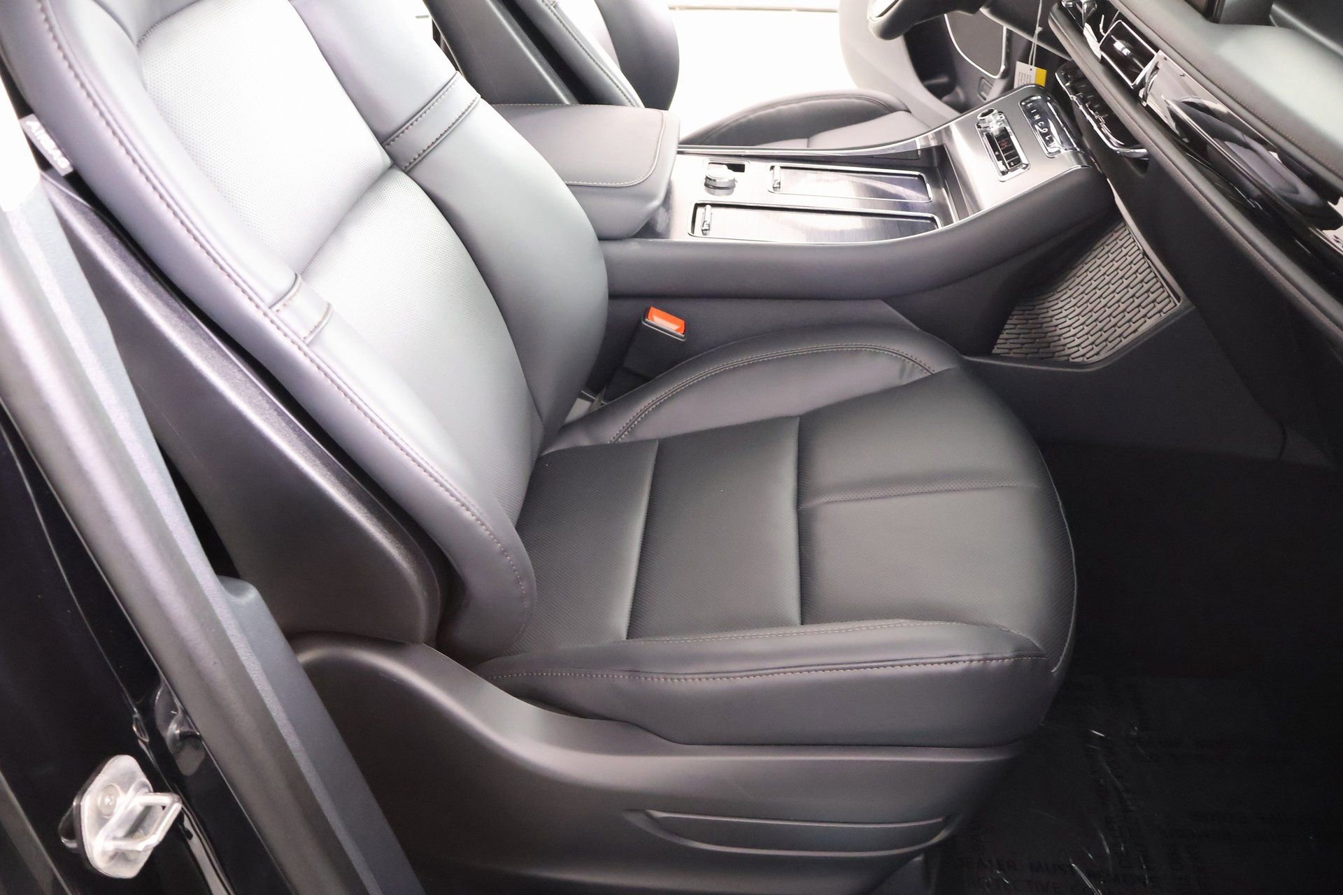New 2026 Lincoln Aviator AWD w/ Jet Appearance Package image 14