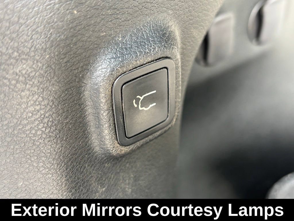 Used 2019 Jeep Cherokee Limited w/ Technology Group AWD/4WD image 13