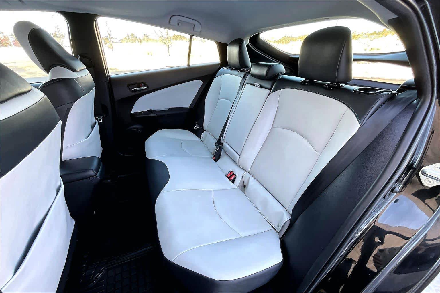 Used 2016 Toyota Prius Four image 22