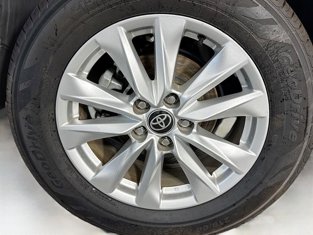 Used 2023 Toyota Corolla Cross LE image 33