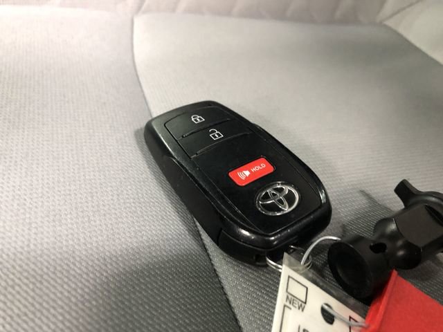 Used 2025 Toyota Tacoma SR5 AWD/4WD image 30