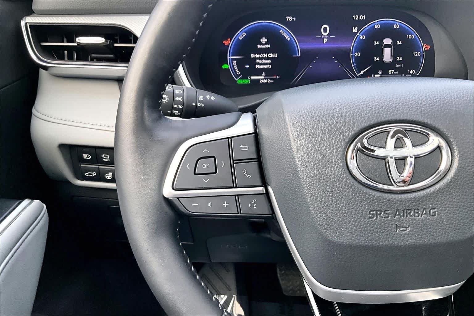 Used 2024 Toyota Highlander Platinum AWD/4WD image 24