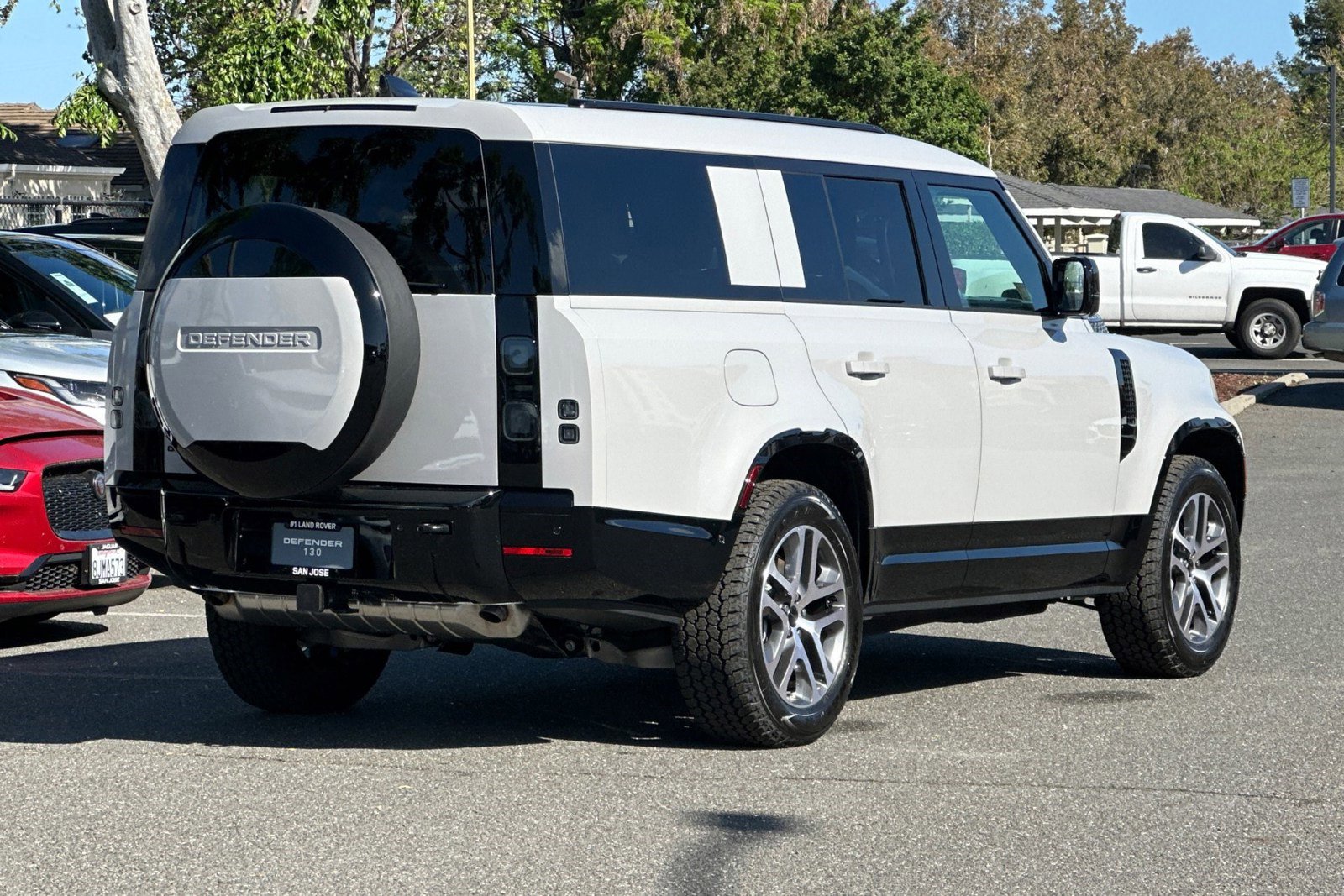 New 2026 Land Rover Defender 130 X-Dynamic SE image 10