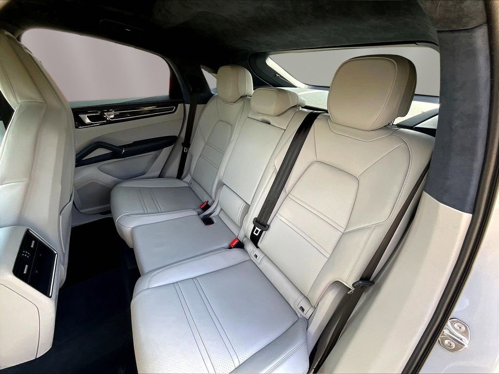 Used 2022 Porsche Cayenne GTS AWD/4WD image 22