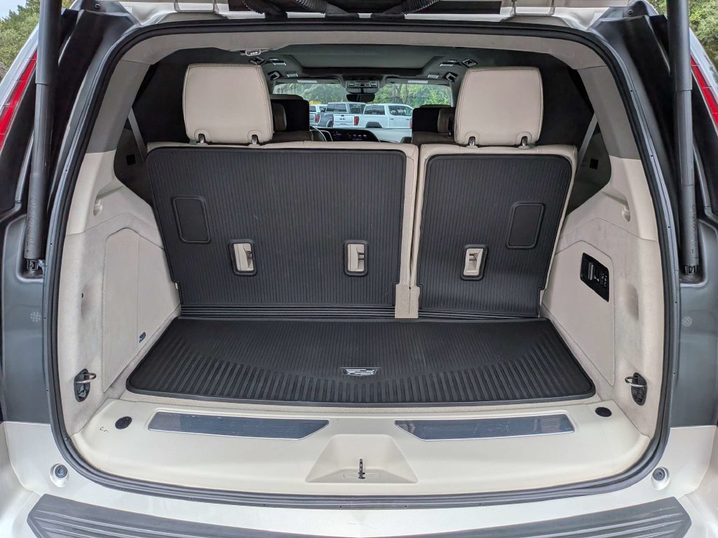 Certified 2023 Cadillac Escalade Premium Luxury Platinum w/ LPO, Radiant Package AWD/4WD image 14