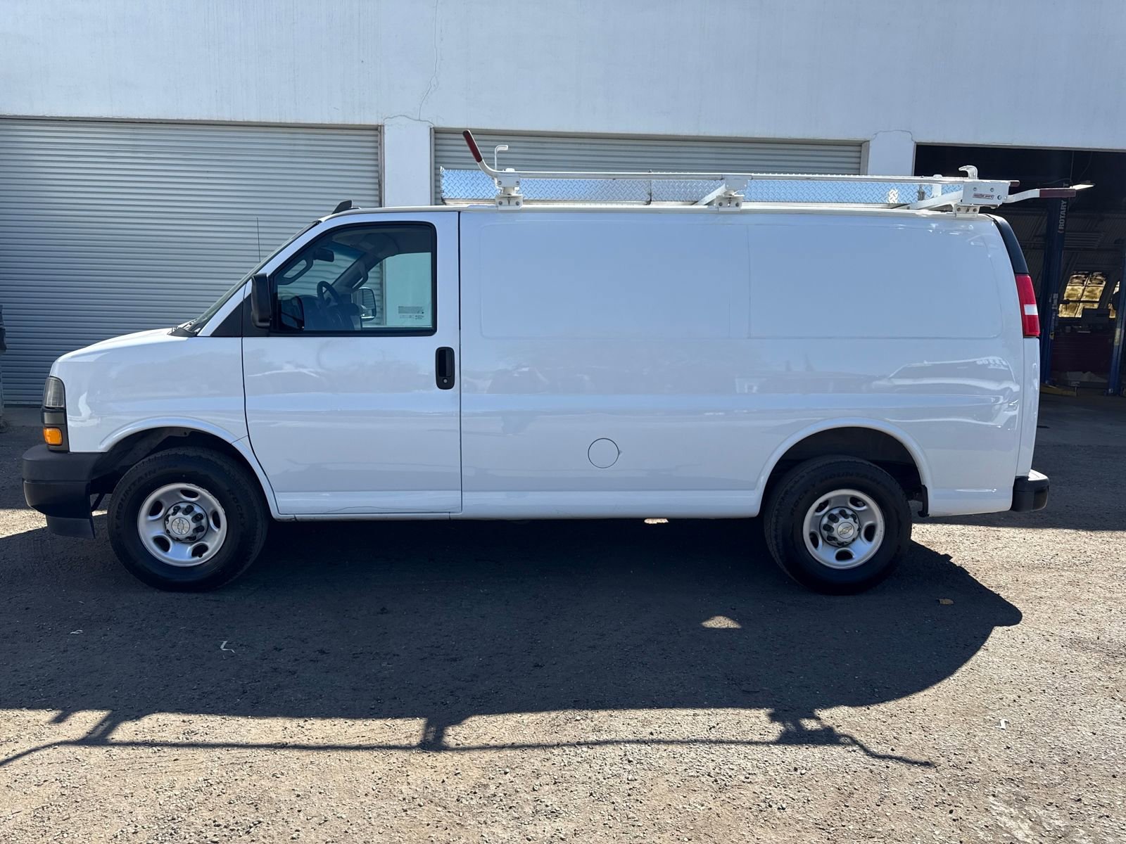 Used 2020 Chevrolet Express 3500 Work Van image 2
