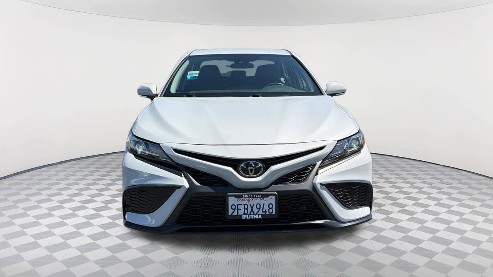 Used 2023 Toyota Camry SE FWD image 2