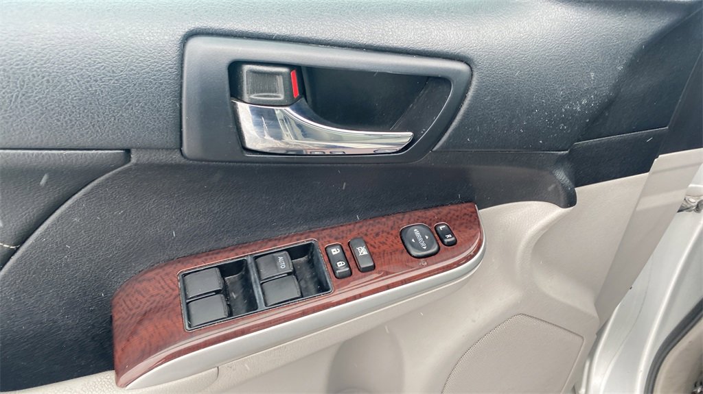 Used 2014 Toyota Camry XLE image 13