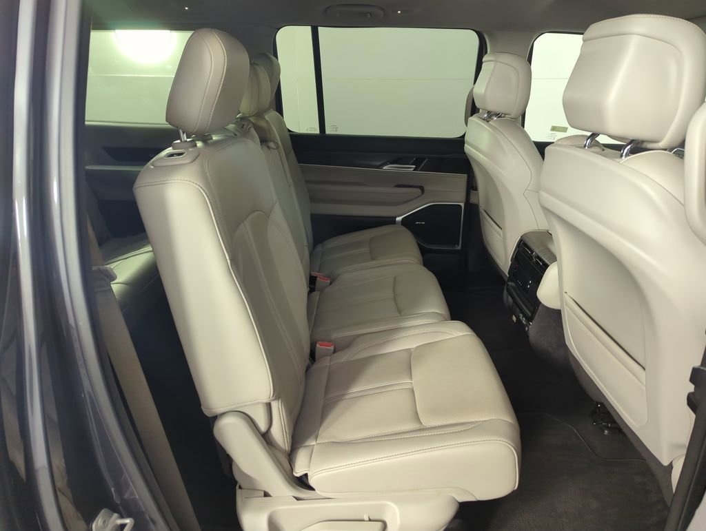 Used 2024 Jeep Wagoneer L Series II image 33