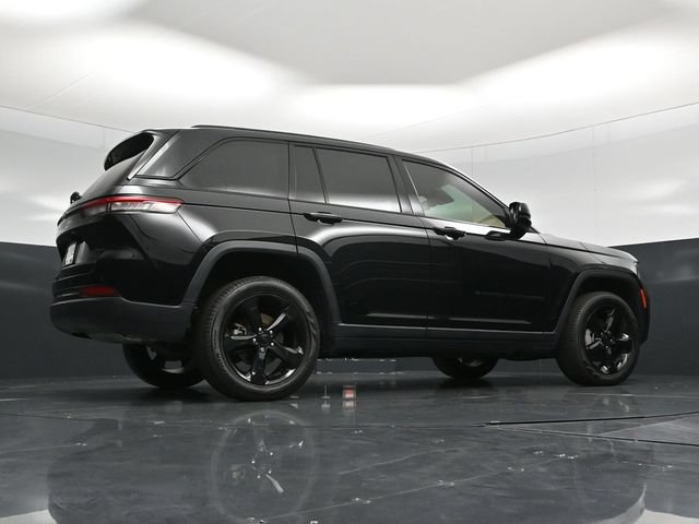 Used 2023 Jeep Grand Cherokee Limited w/ Black Appearance Package AWD/4WD image 57