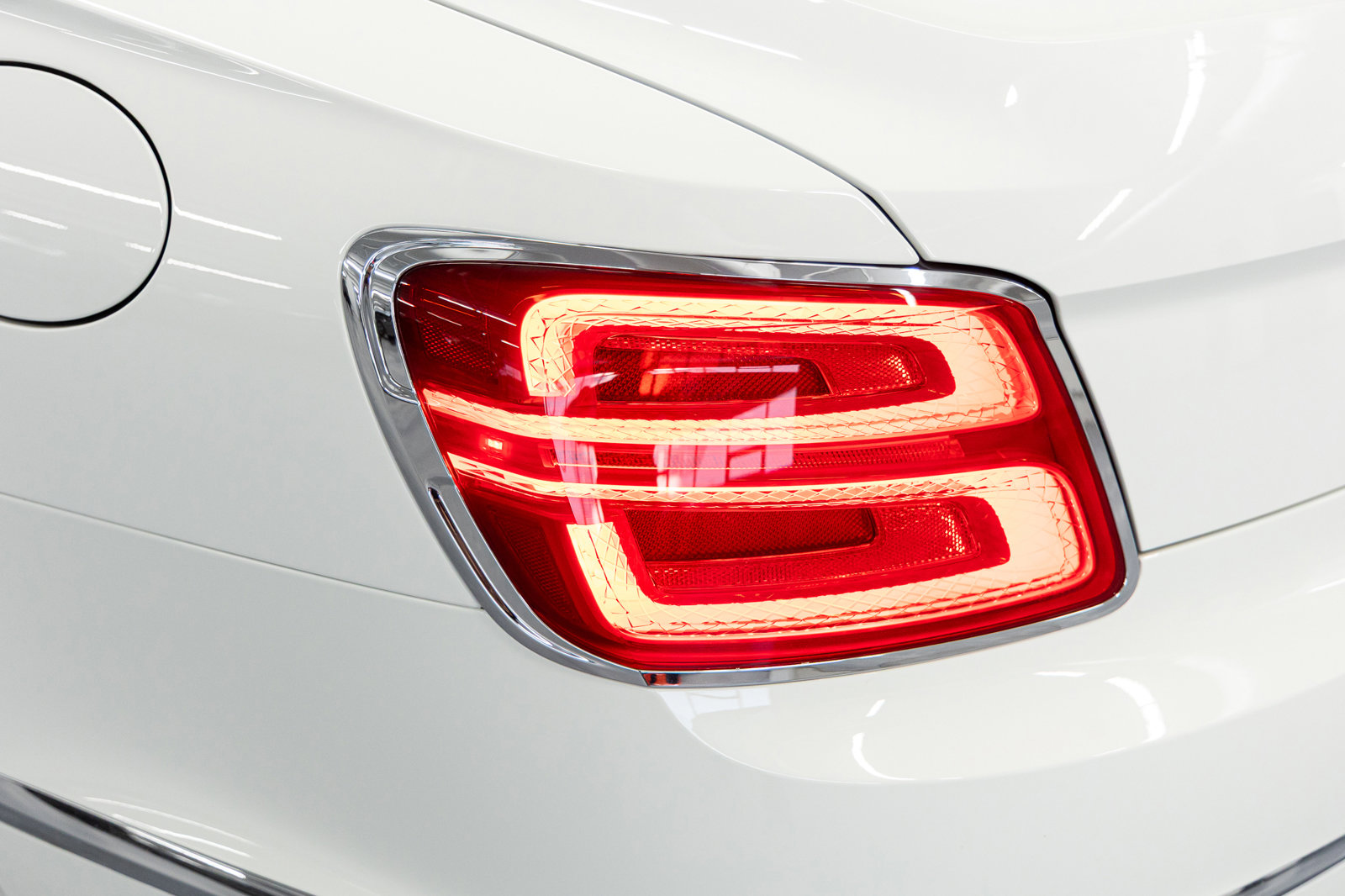 Certified 2026 Bentley Flying Spur Plug-In Hybrid image 21