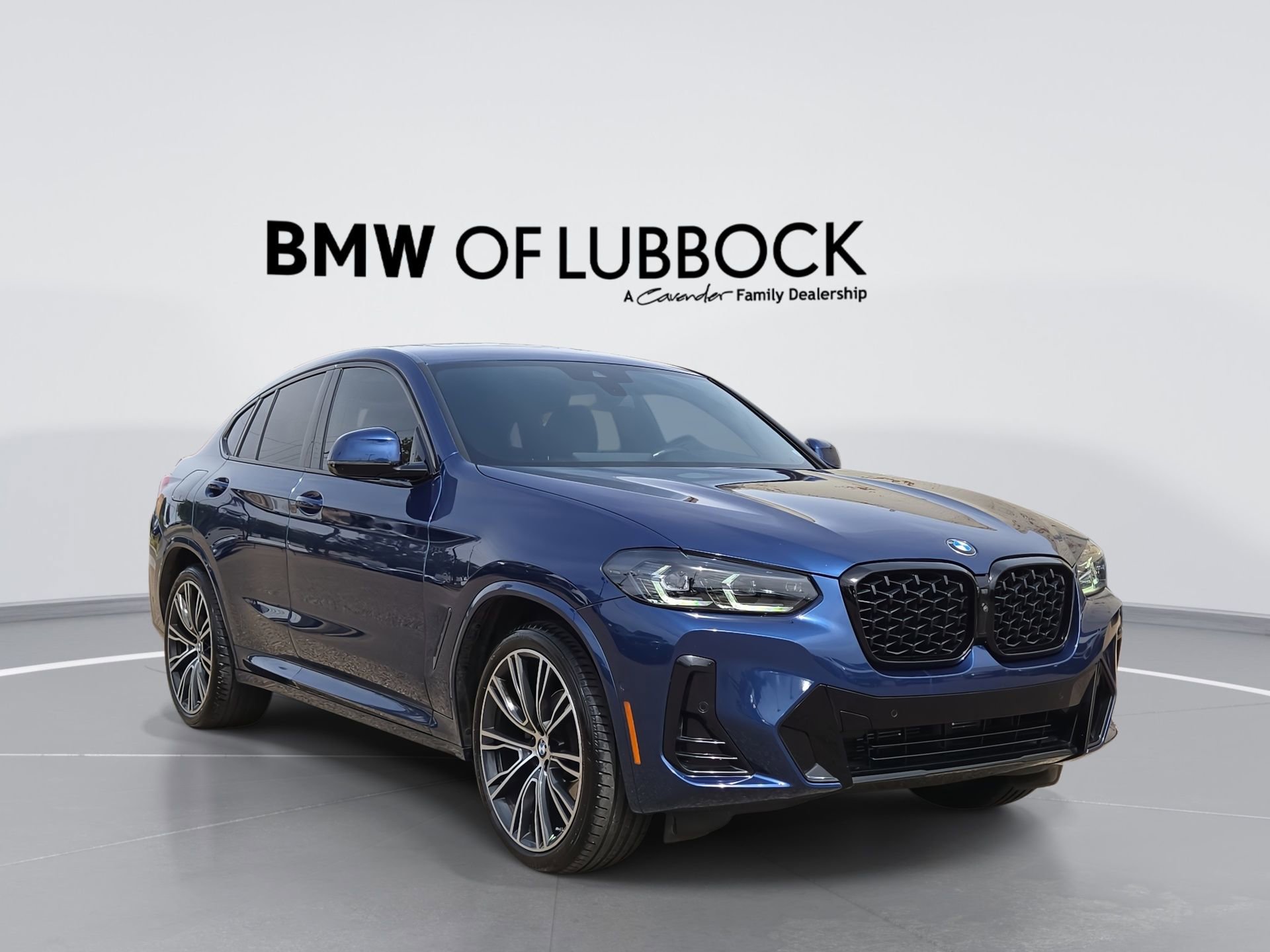 Used 2022 BMW X4 xDrive30i w/ M Sport Package AWD/4WD image 1