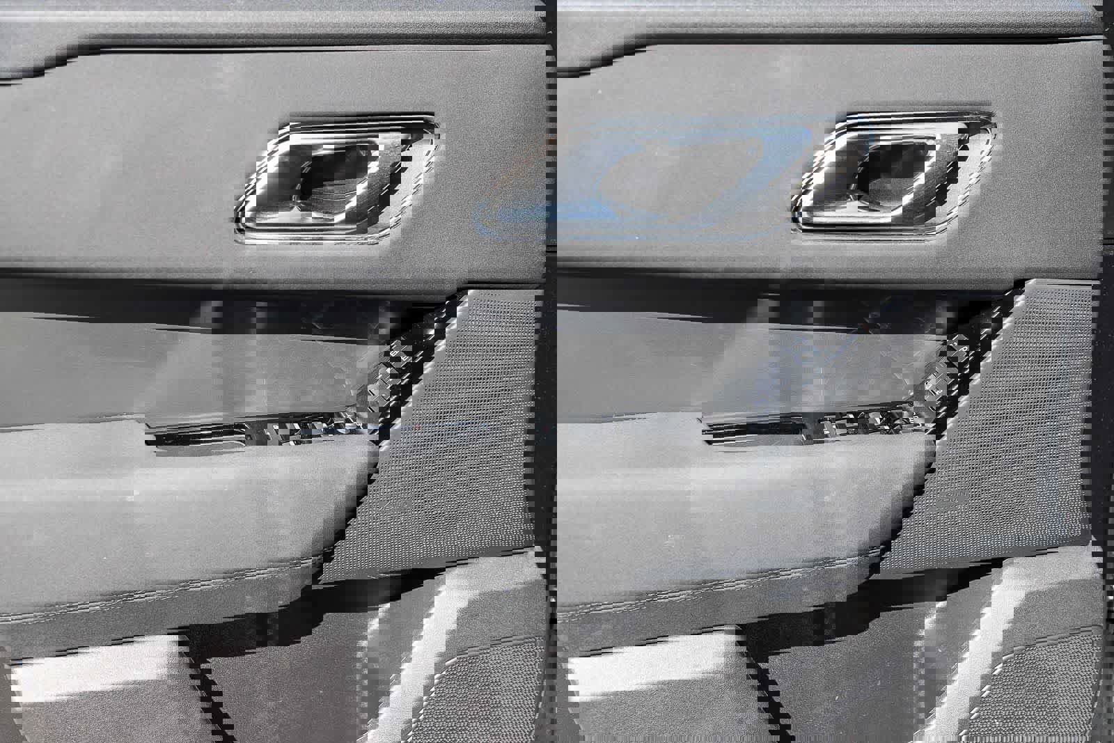 Used 2025 Land Rover Range Rover Velar Dynamic SE AWD/4WD image 18