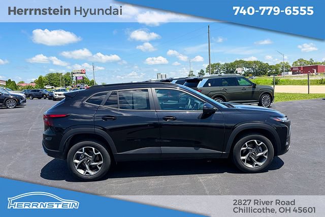 Used 2025 Chevrolet Trax LT FWD image 26