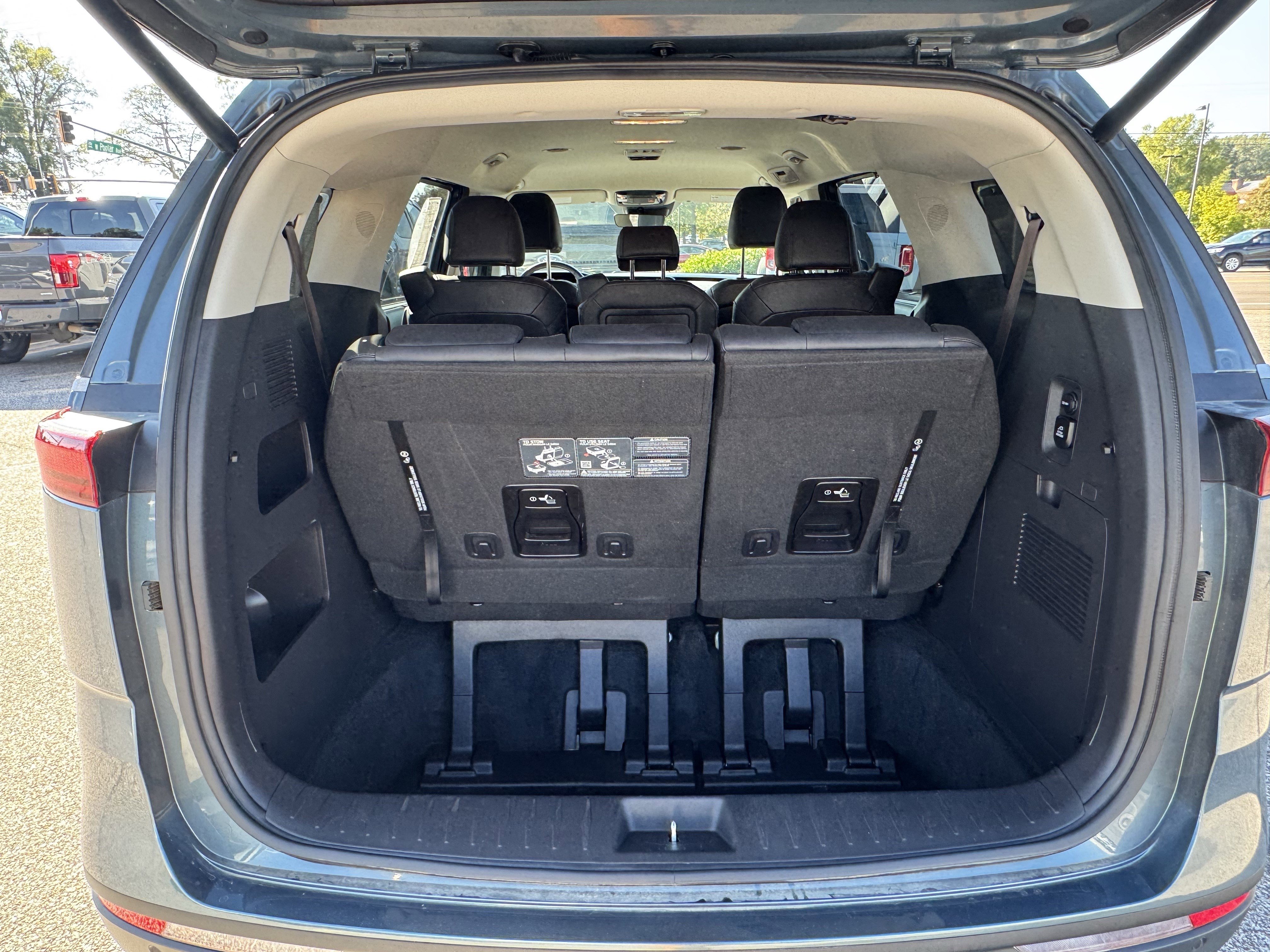 Used 2024 Kia Carnival SX image 13