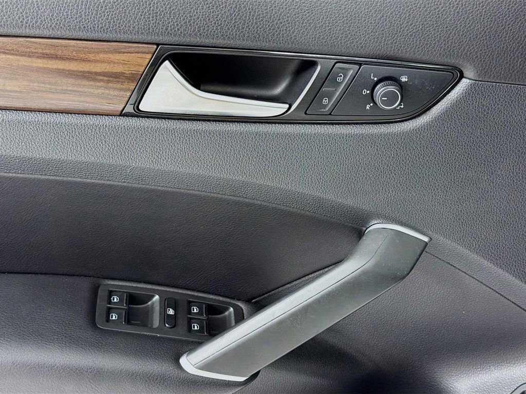 Used 2020 Volkswagen Passat 2.0T SEL image 19