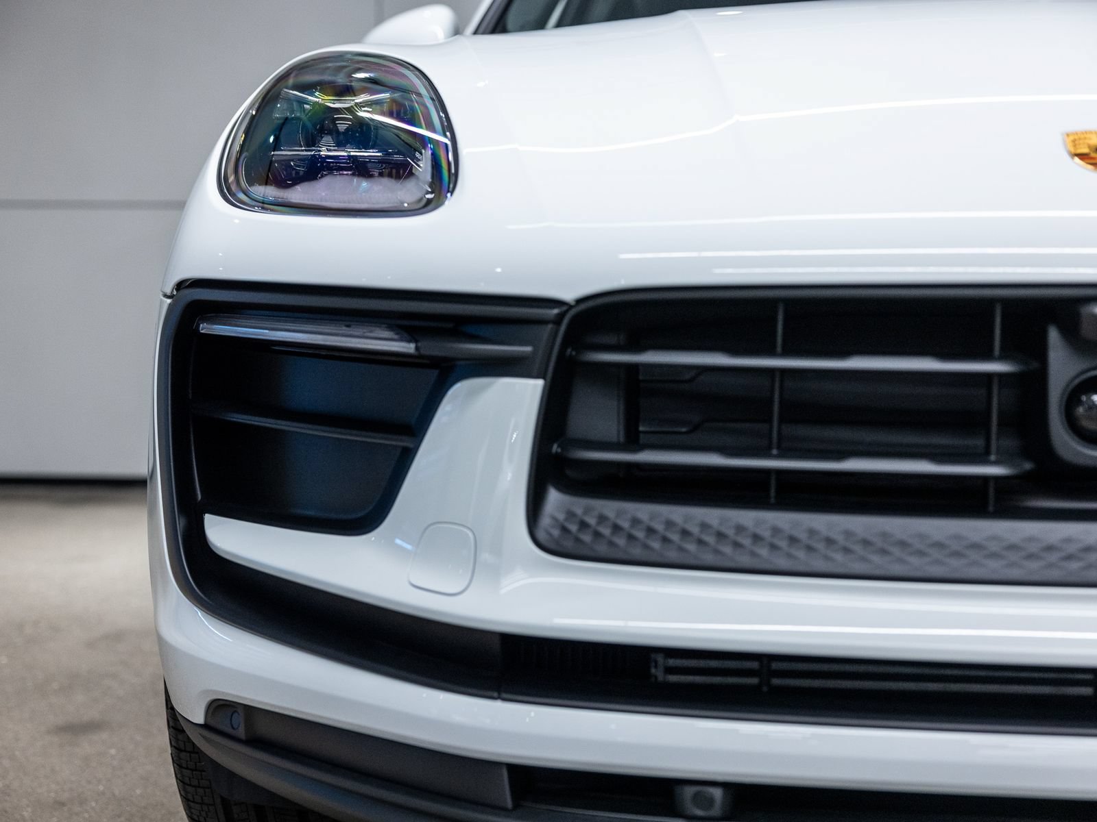 Certified 2026 Porsche Macan AWD/4WD image 13